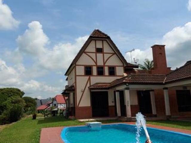 Bungalow for sale in Malaka