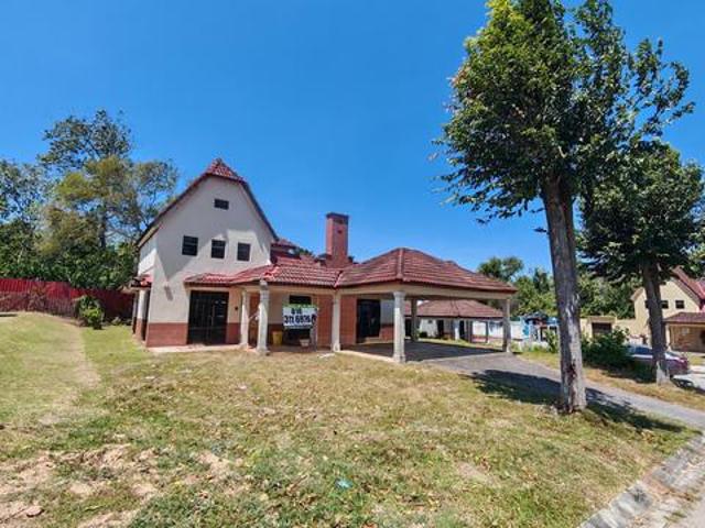 Bungalow for sale in Malaka