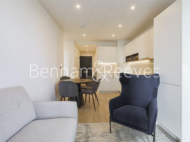 Apartment for rent in Mill Meads, Greater London