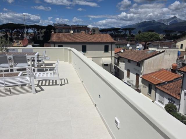 Attico in affitto a Roma Imperiale, Forte Dei Marmi