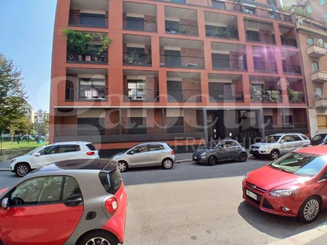 Appartamento in affitto a Municipio 9, Milano