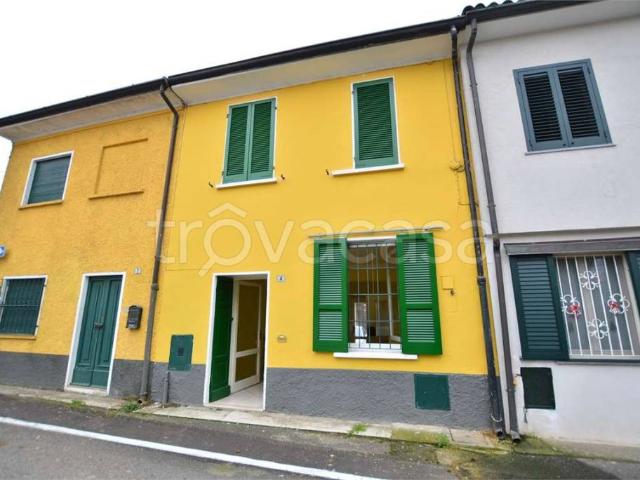 Villa Indipendente in affitto a Chignolo Po, Pavia