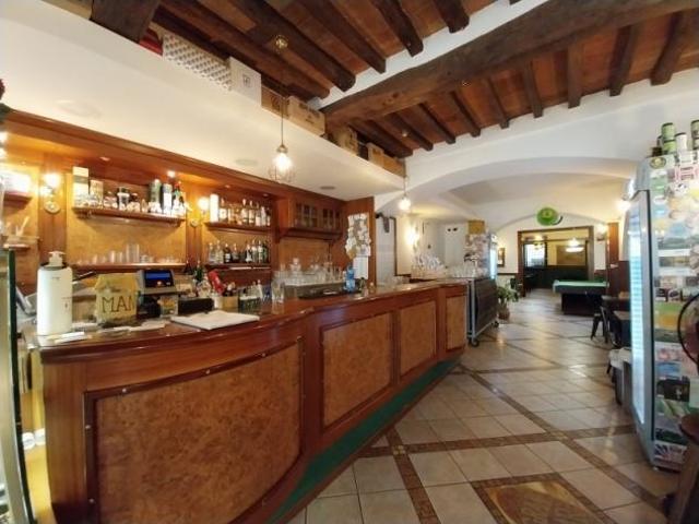 Locale Commerciale in affitto a Camaiore, Lucca