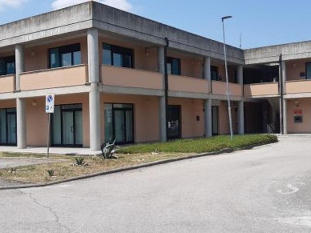 Locale Commerciale in affitto a Cenerente, Umbria