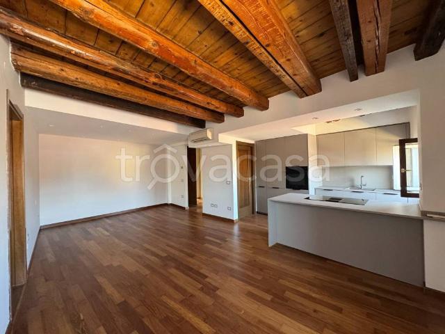 Appartamento in affitto a Centro storico, Brenzone