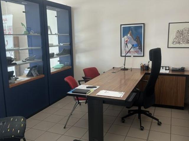 Ufficio in affitto a Palazzo Del Pero, Toscana
