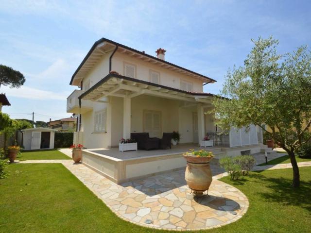 Villa Indipendente in affitto a Marina di Pietrasanta, Tonfano