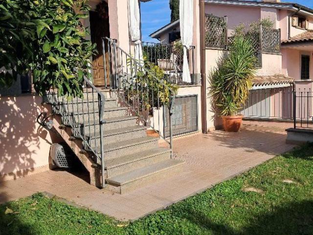 Villa Indipendente in affitto a Colle Biadaro, Roma Capitale