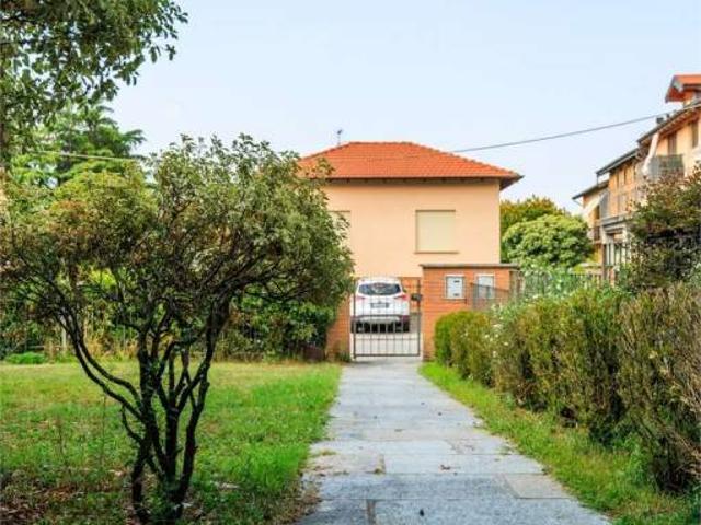 Villa Indipendente in affitto a Voltorre, Gavirate