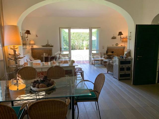 Villa Indipendente in affitto a Roma Imperiale, Forte Dei Marmi