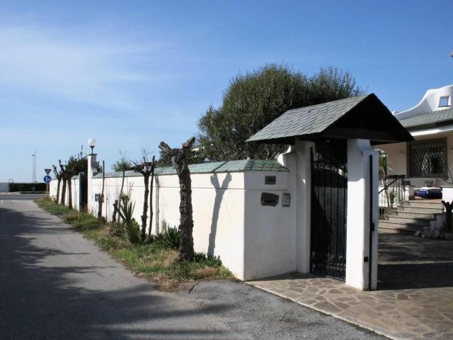 Villa Indipendente in affitto a Fregene, Roma Capitale