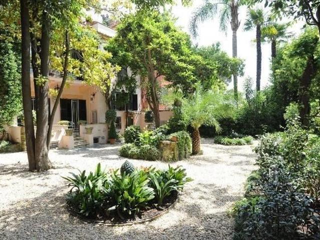 Villa Indipendente in affitto a Municipio Roma I, Roma Capitale