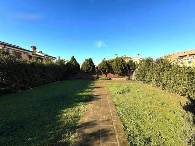 Villa Indipendente in affitto a Poggio dell'Asino, Roma Capitale