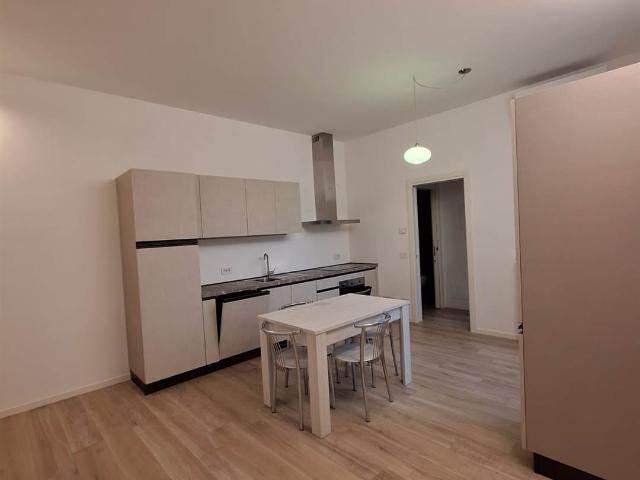 Appartamento in affitto a Desenzano Del Garda, Lombardia