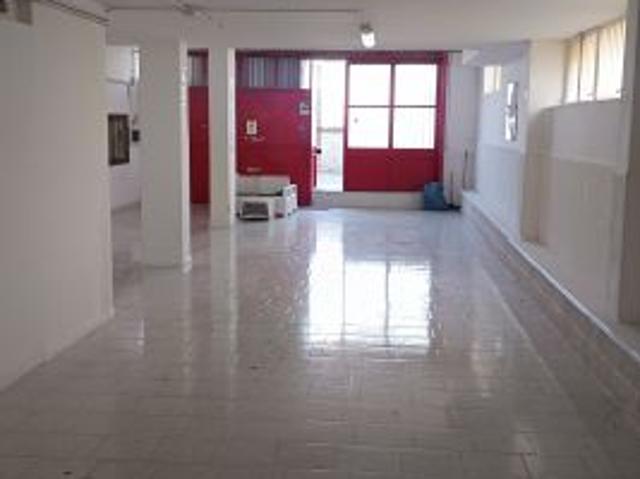 Locale Commerciale in affitto a Brusciano, Campania
