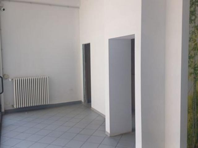 Locale Commerciale in affitto a Re, Reggio Emilia