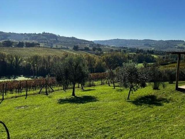Villa Indipendente in affitto a Centro Direzionale, Prato