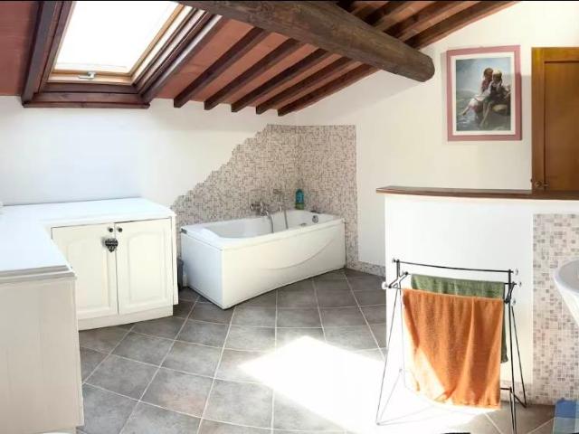 Villa Indipendente in affitto a Centro Direzionale, Prato