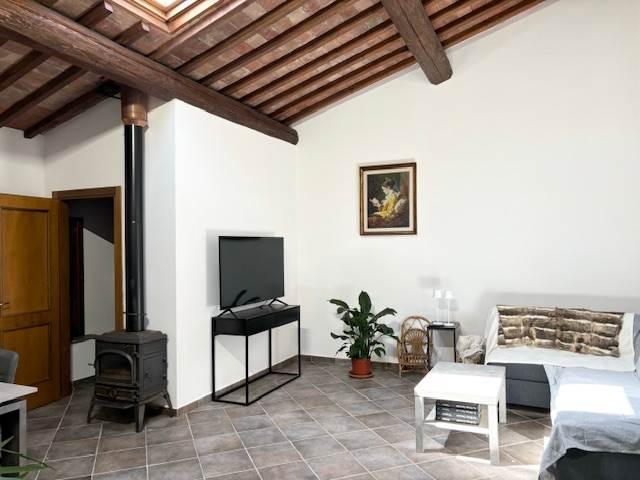 Villa Indipendente in affitto a Centro Direzionale, Prato