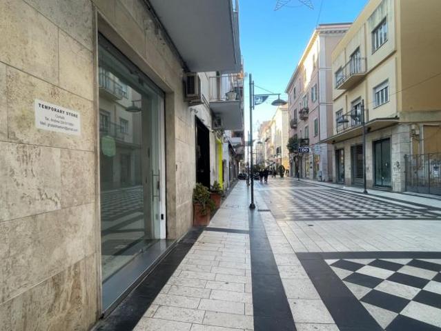 Locale Commerciale in affitto a Pescara, Abruzzo