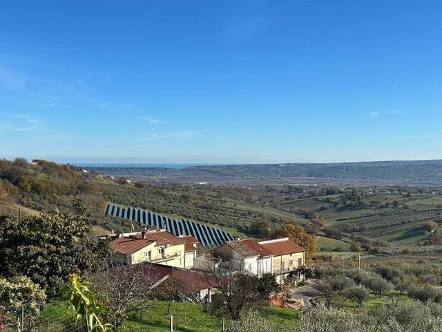 Villa Indipendente in affitto a Mozzagrogna, Abruzzo
