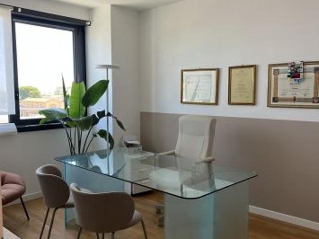 Ufficio in affitto a Cesano, Marche