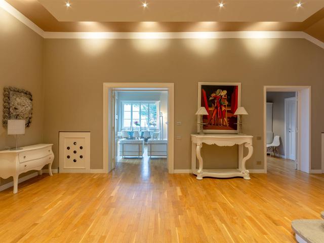 Villa Indipendente in affitto a Centro Direzionale, Prato