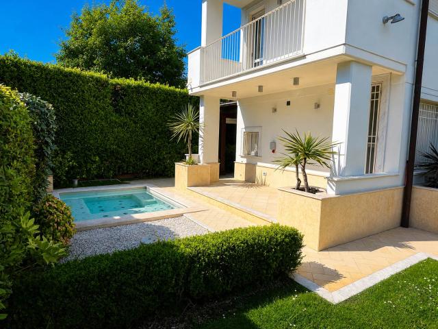 Villa Indipendente in affitto a Vittoria Apuana, Forte Dei Marmi