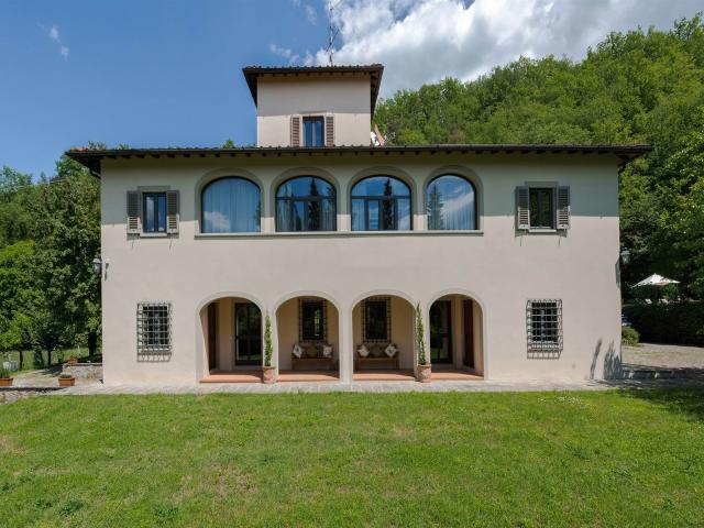 Villa Indipendente in affitto a Unione di Comuni Valdarno e Valdisieve, Reggello