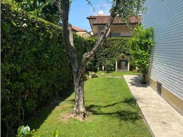 Villa Indipendente in affitto a Roma Imperiale, Forte Dei Marmi