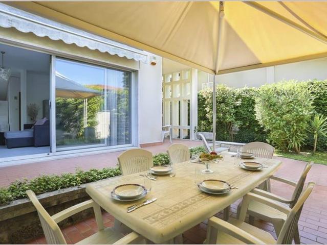 Villa Indipendente in affitto a Roma Imperiale, Forte Dei Marmi