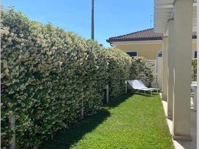 Villa Indipendente in affitto a Roma Imperiale, Forte Dei Marmi