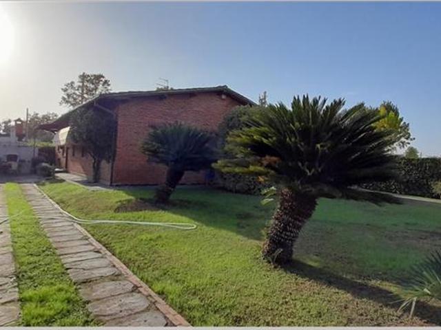 Villa Indipendente in affitto a Roma Imperiale, Forte Dei Marmi