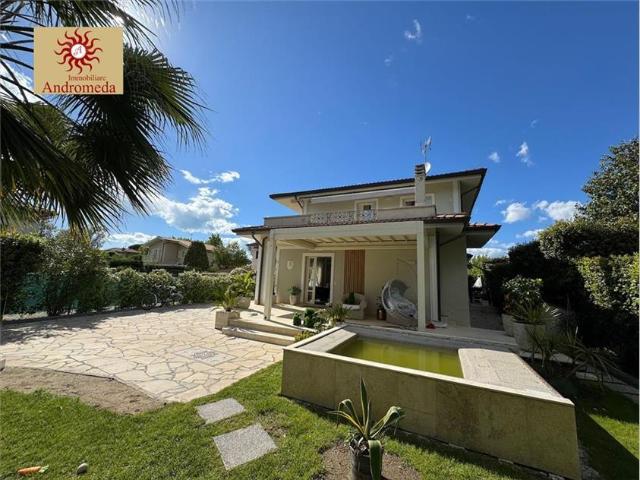 Villa Indipendente in affitto a Roma Imperiale, Forte Dei Marmi