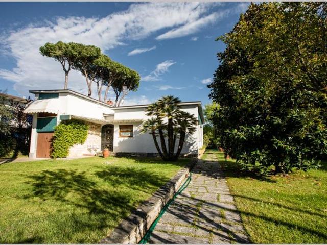 Villa Indipendente in affitto a Roma Imperiale, Forte Dei Marmi