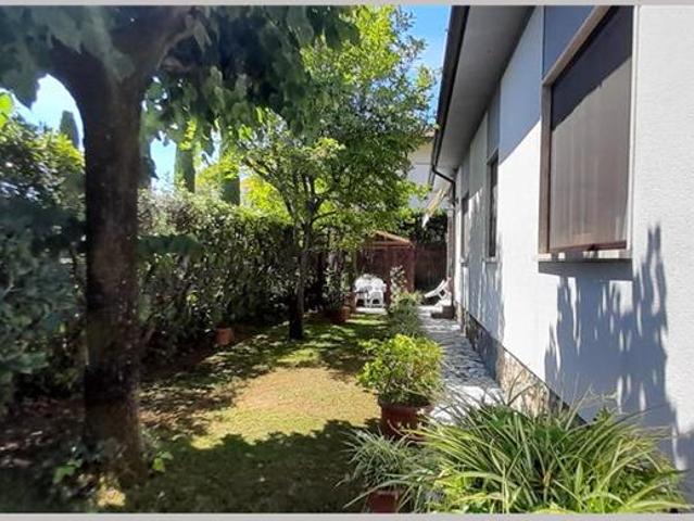 Villa Indipendente in affitto a Roma Imperiale, Forte Dei Marmi