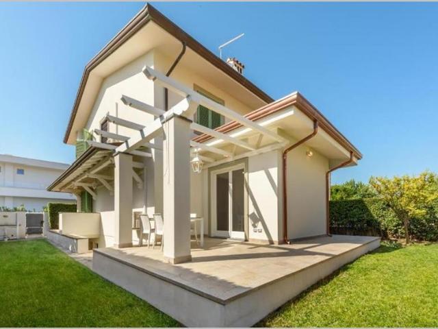 Villa Indipendente in affitto a Roma Imperiale, Forte Dei Marmi