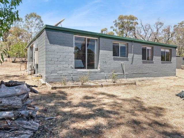 Cottage for sale in Heathcote, Victoria