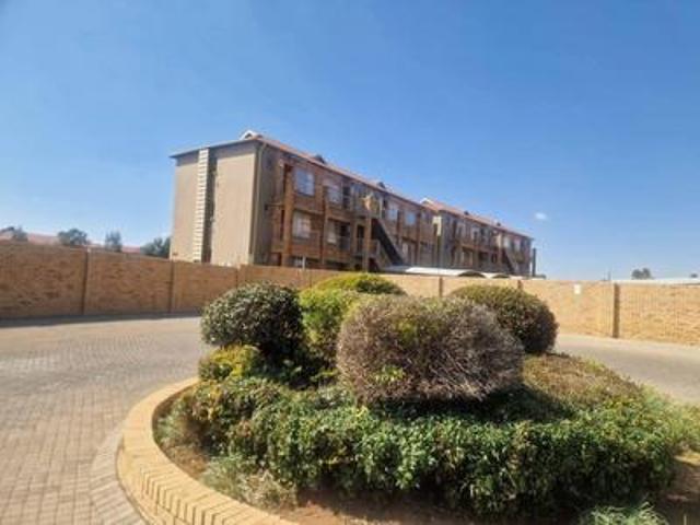 Apartment for sale in Mohlakeng, Gauteng