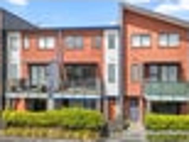 Townhouse for sale in Paremoremo