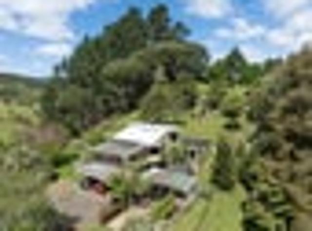 House for sale in Awhitu