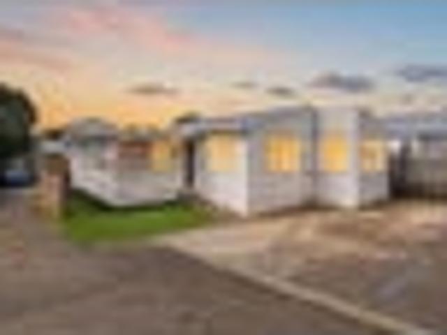 House for sale in Penrose, Oroua County