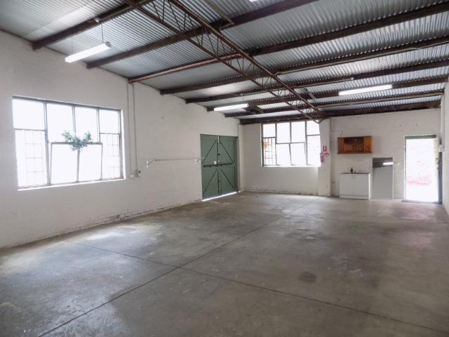 Warehouse for rent in Cheltenham, Melbourne