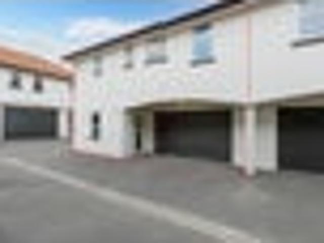 Townhouse for sale in Heathcote, Canterbury