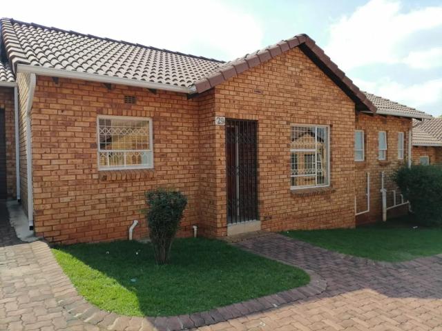 Townhouse for sale in Johannesburg, West