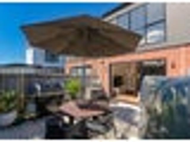 Townhouse for sale in Paremoremo