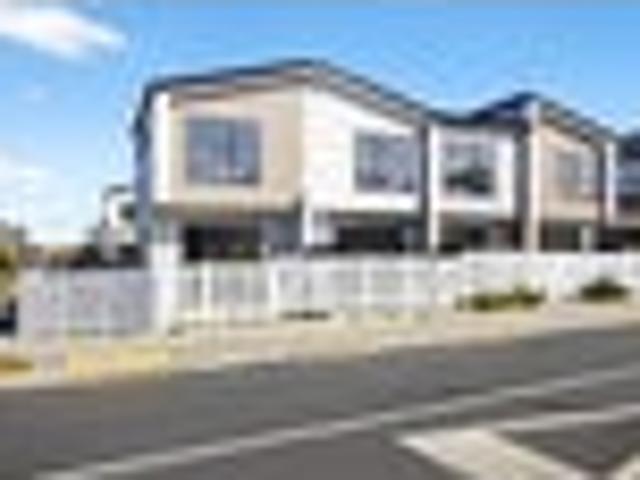Townhouse for sale in Paremoremo, Oroua County