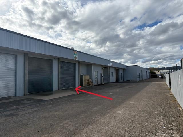 Warehouse for rent in Piallamore, New South Wales