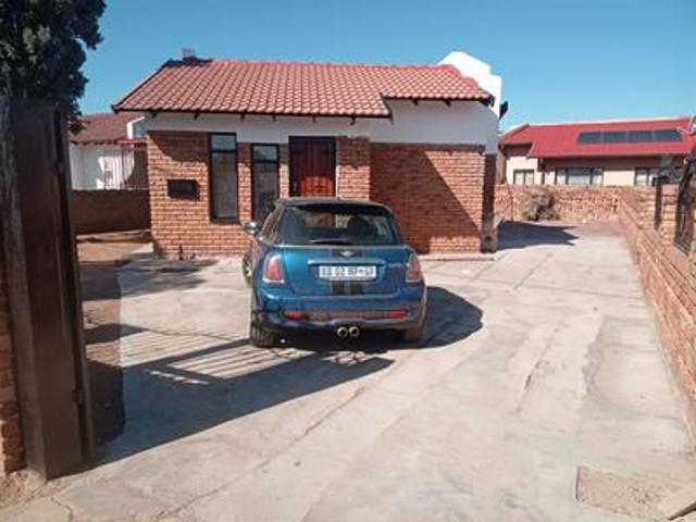 House for sale in Hartbeespoort Dam Nature Reserve, Gauteng