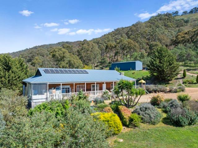 Cottage for sale in Bonnie Doon, Victoria